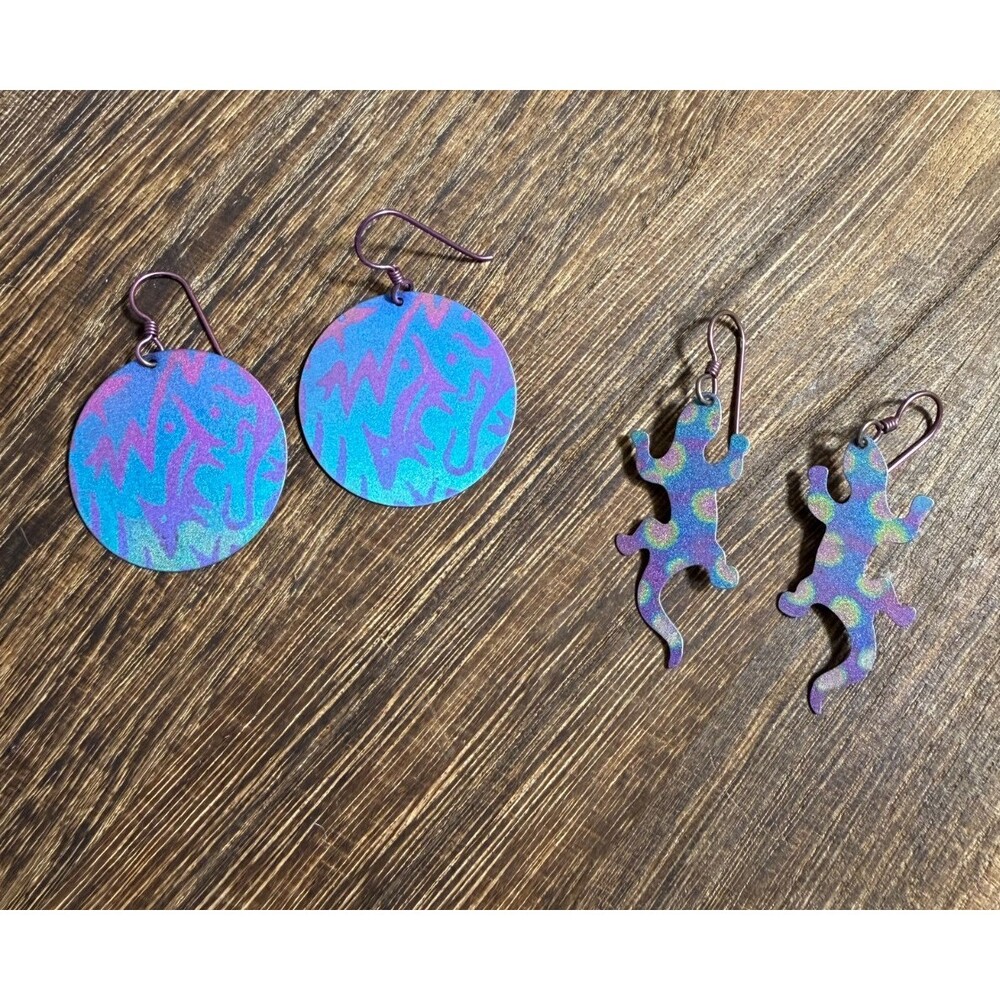 2 Pair Holly Yashi style Niobium Lizard Gecko and Circle Earrings